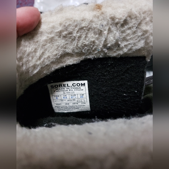 Sorel Waterproof Winter boots **Last Chance Before Donating* - Picture 3 of 4